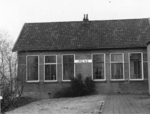 Dorpshuis Irene voor de verbouwing op een foto uit maart 1987
